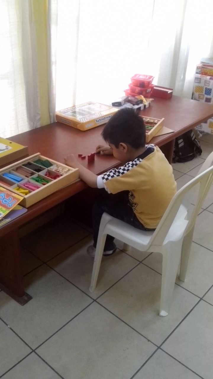 Clase interactiva de matemáticas y desarrollo del pensamiento lógico en Ludomatics